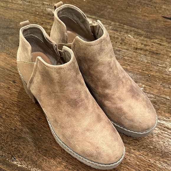 Crown Vintage Brown Suede Ankle Booties - Picture 2 of 6